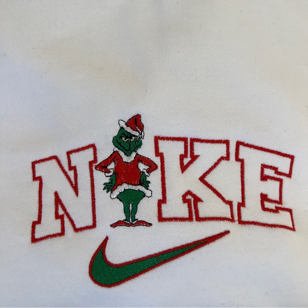 Nike grinch Christmas Crewneck - Picture 2 of 5